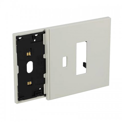 Bticino Living Now Elektrifizierter Rahmen mit Steckdose und USB-Abdeckung weiß KW8103M10C Bticino Living Now Elektrifizierter Rahmen mit Steckdose und USB-Abdeckung weiß KW8103M10C